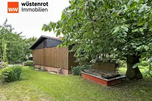 IDYLLE IN DER STADT: HAUS MIT EINBAUKÜCHE + VOLLKELLER + NEBENGEBÄUDE + GROSSEM GRUNDSTÜCK – Mecklenburg-Strelitz (Kreis) – Vorschaubild 8