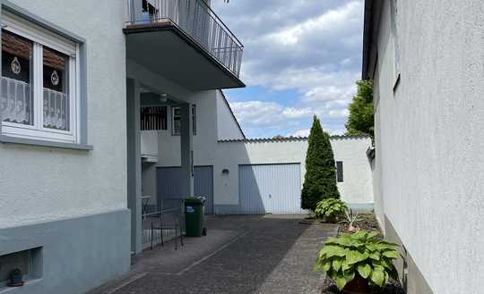 Rülzheim: Wohnhaus mit Nebengebäuden und großem Garten (Bauplatz in 2. Reihe)