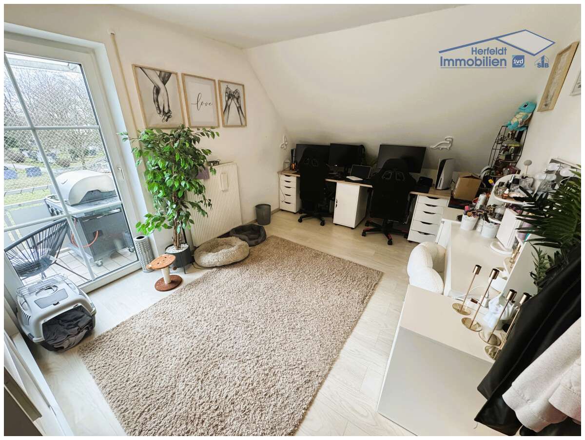 Immobilie in Klosterlechfeld - Exklusive 3,5-Zimmer-Maisonette in ruhiger Lage mit Balkon & 4 Stellplätzen - sofort bezugsfrei - Bild 3