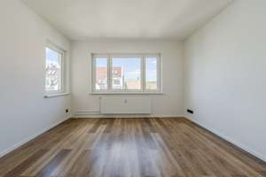 Sonnenbalkon trifft Kudamm-Blick - Hochwertig modernisierte 4 Zimmerwohnung ! – Sybelstraße 56, 10629 Charlottenburg, Berlin – Vorschaubild 8