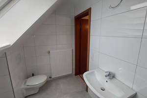 Wohnen mit Charakter: Modernisierte (Anfang 2024) Maisonette Wohnung in Köln Rath-heumAr – Rather Mauspfad 51, 51107 Rath/Heumar, Köln – Vorschaubild 3