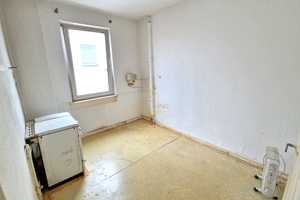 Potenzialträchtiges Dreifamilienhaus mit hohen Decken und Altbaucharme sucht Handwerker – Frankfurter Straße 205, 61118 Wetteraukreis – Vorschaubild 8