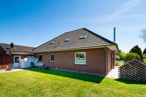 Guter Grundriss, viel Platz und naturnah: Dieses Einfamilienhaus ist Wohnen im Norden pur. – Die vollständige Adresse der Immobilie erhältst du vom Anbieter., 25855 Haselund – Vorschaubild 12