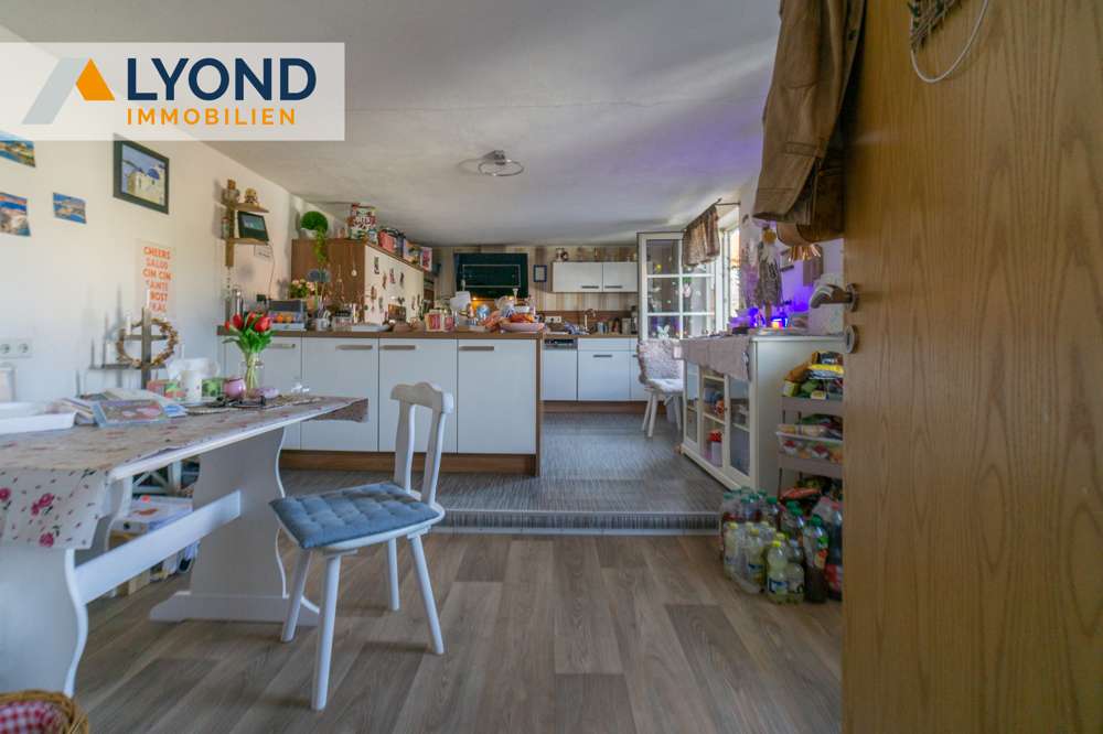 Immobilie in Bad Arolsen - Großzügiges Fachwerkhaus mit großem Grundstück und Entwicklungsmöglichkeiten! - Bild 2