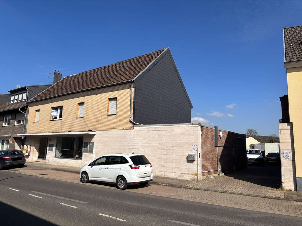 Immobilie in Niederzier - Wohn-Geschäftshaus mit laufenden Mieteinnahmen | Entwicklungspotenzial | Niederzier-Hambach - Bild 0