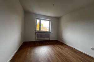  Familienfreundliche 3 ZKB mit Loggia in Augsburg/Hochzoll Süd zu vermieten – Münchner Straße 12, 86163 Hochzoll-Süd, Augsburg – Vorschaubild 3