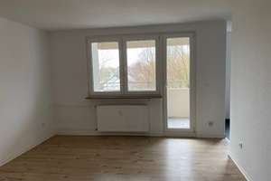 *Frisch renovierte 3-Zimmerwohnung mit Balkon und toller Aussicht* – Wegastraße 2, 33739 Jöllenbeck, Bielefeld – Vorschaubild 1