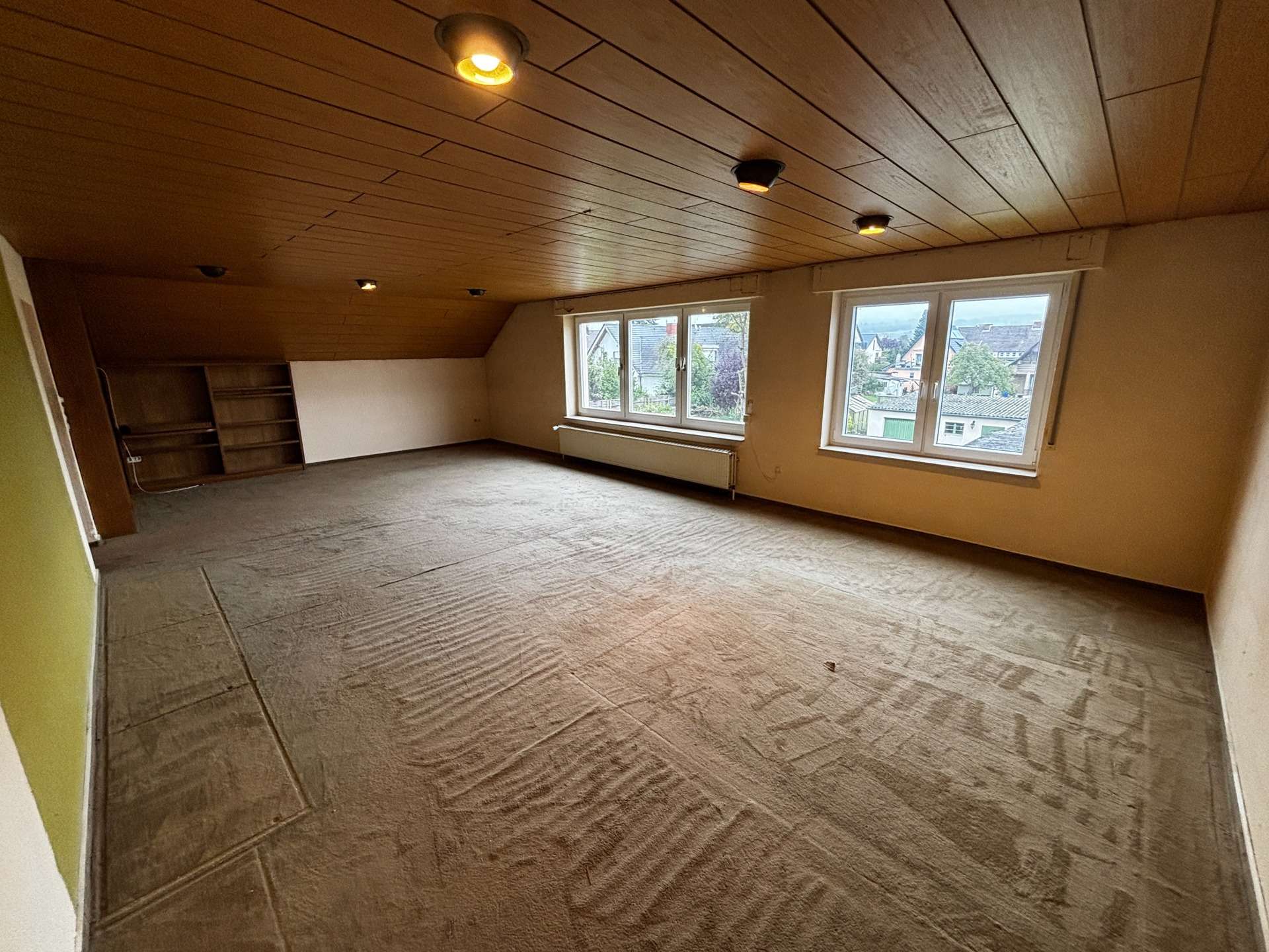 Immobilie in Beverungen - Massives Einfamilienhaus mit Garten und Garagen in Beverungen - Bild 2