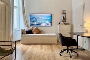 Savignyplatz on  your doorstep.   Move in ready. – Die vollständige Adresse der Immobilie erhältst du vom Anbieter., 10629 Charlottenburg, Berlin – Vorschaubild 4