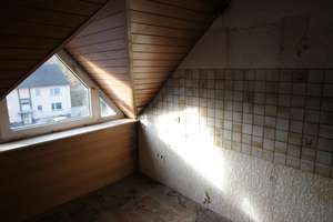 Duisburg- Neuemkamp, sanierungsbedürftige Wohnung über 2 Ebenen angelegt – Am Jägerloch 11, 47059 Neuenkamp, Duisburg – Vorschaubild 6