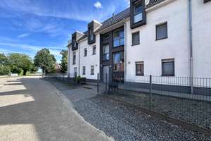 *Neuwertig & Zentral*: Geräumige 4-Zi.-Wohnung mit Balkon & Gäste-WC in Westerbeck – Die vollständige Adresse der Immobilie erhältst du vom Anbieter., 38524 Sassenburg – Vorschaubild 1