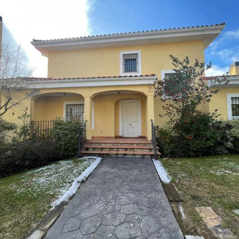 Exklusiver Einfamilien-Chalets am Fuße des Monte Abantos