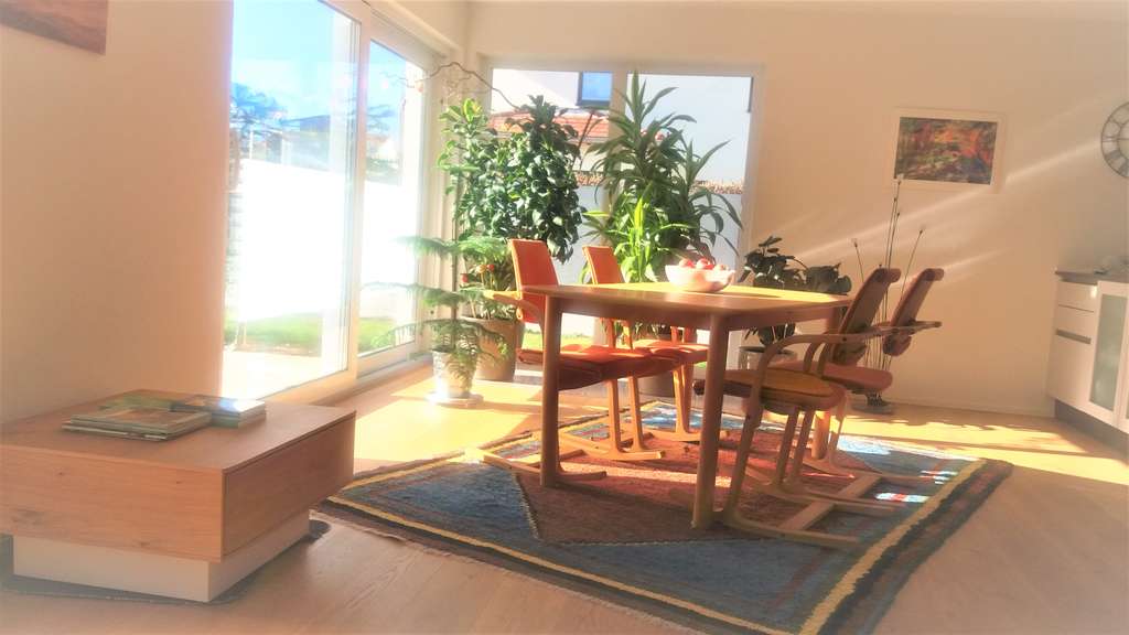 Immobilie in Maisach - Lichtdurchflutete 4-Zimmer-Gartenwohnung (144 m²) & helles DG-Studio (52 m²) in Maisach (Erbpacht)  - Bild 1