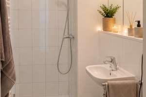 HOCHWERTIGE 3-RAUM-WOHNUNG MIT PARKETT, FUSSBODENHEIZUNG UND TOP-BÄDERN ***** – Am Wildpark  24, 40629 Ludenberg, Düsseldorf – Vorschaubild 9