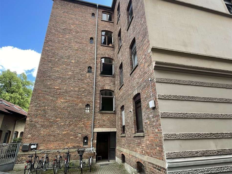 Hauseingang im Hinterhof