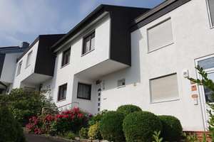 Privat: Familienfreundliches Reihenhaus mit Garten & Garage in bester Lage, Böblingen-Tannenberg