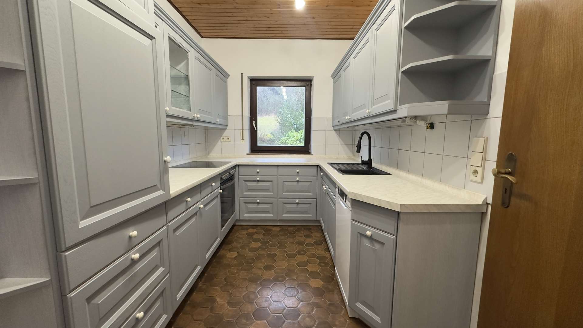 Immobilie in Winnweiler - Familienfreundliches Ein- Zweifamilienhaus auf weitläufigem Grundstück - Bild 0