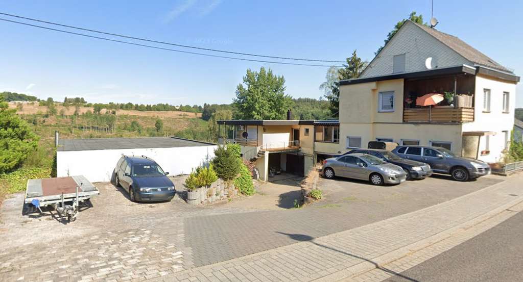 Immobilie in Kammerforst - Mehrfamilienhaus mit Potenzial, Werkstatt und traumhaftem Ausblick in Kammerforst - Bild 1