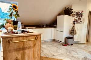 -Von Privat- Ideal für Single o.jungem Paar,ca.70m² DG-Wohnung, mit EBK,Gäste-WC,Mamorbad,Dachbalkon – Am Falkenberg 3, 51381 Leverkusen – Vorschaubild 3