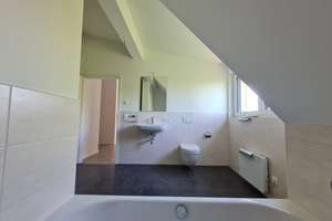 Großzügige 3-Zimmer-DG Wohnung mit Westbalkon – Leienfelsstr 21a, 81243 Aubing-Süd, München – Vorschaubild 7