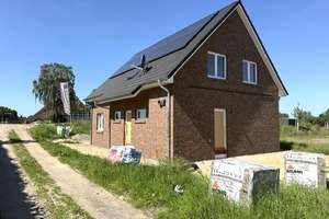 Modernes 5 Zi.-Neubau EFH mit LWP und Terrasse und Gartenbereich