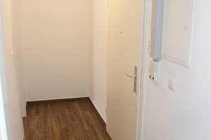 Sanierte 1,5-Zimmer-Kochn.-Diele-Bad, 31 m², EBK, mit Design-Badezimmer, im Hochparterre, ab 01.06. – Alter Postweg 48a, 86159 Hochfeld, Augsburg – Vorschaubild 4