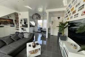 Dachgeschosswohnung (96 m²) mit großer West-Terrasse Modernisierte 3-Zimmer, Fußbodenheizung 