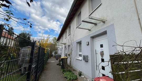 Bild von Familientraum am Mainufer  Stilvolles Reihenhaus mit Studio, Garten &amp; Garage