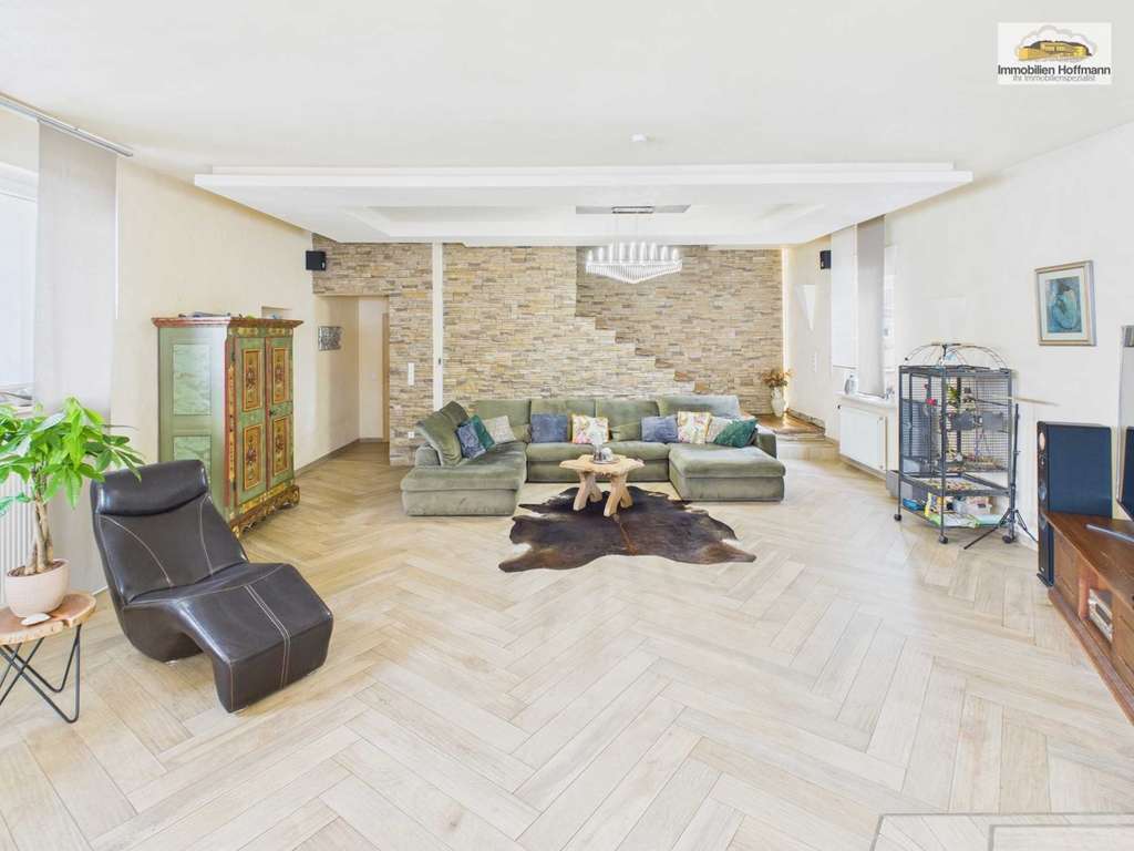 Immobilie in Kleinkahl - Exklusives Wohnanwesen mit 423 m² Wohnfläche & großem Grundstück – Wohnen und Arbeiten auf höchstem  - Bild 1