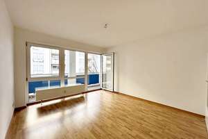 "Renditestarke 2-Zimmer-Wohnung mit Balkon, Tiefgaragenstellplatz und Aufzug in TOP-Lage" – Arthur-Bretschneider-Straße 15, 9113 Schloßchemnitz, Chemnitz – Vorschaubild 4