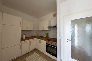 Single-Traum: Frisch saniert, Einbauküche & Süd-West-Balkon! – Am Bernsdorfer Hang 32, 9126 Bernsdorf, Chemnitz – Vorschaubild 2