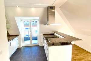 NEUwertiger Dachterrassentraum mit hohen Räumen, Inselküche und Galerie