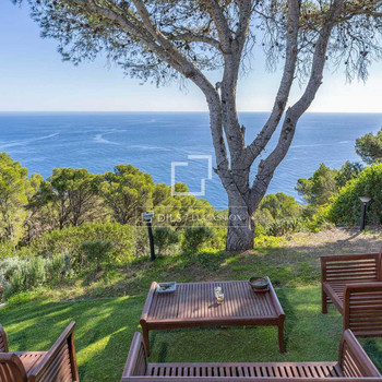 Reihenhaus mit Meerblick, Garten, Gemeinschaftspool und Doppelgarage zum Verkauf in Begur