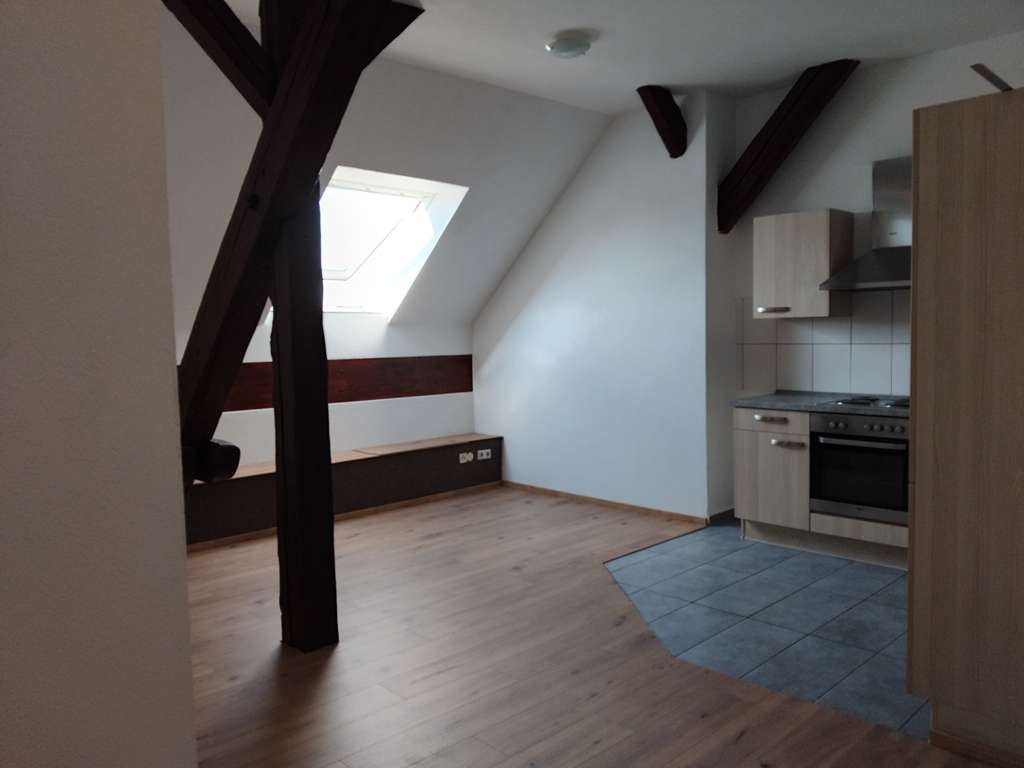 Immobilie in Laupheim - STADTZENTRUM LAUPHEIM! Gemütliche 3 Zimmer - DG- Wohnung mit EBK und Stellplatz, zu verkaufen! - Bild 3