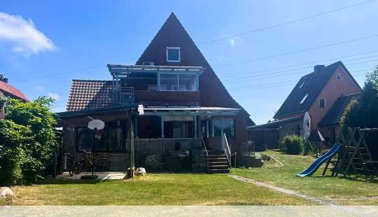 Bild von Freistehendes Haus mit Einliegerwohnung, Pool auf großem Grundstück