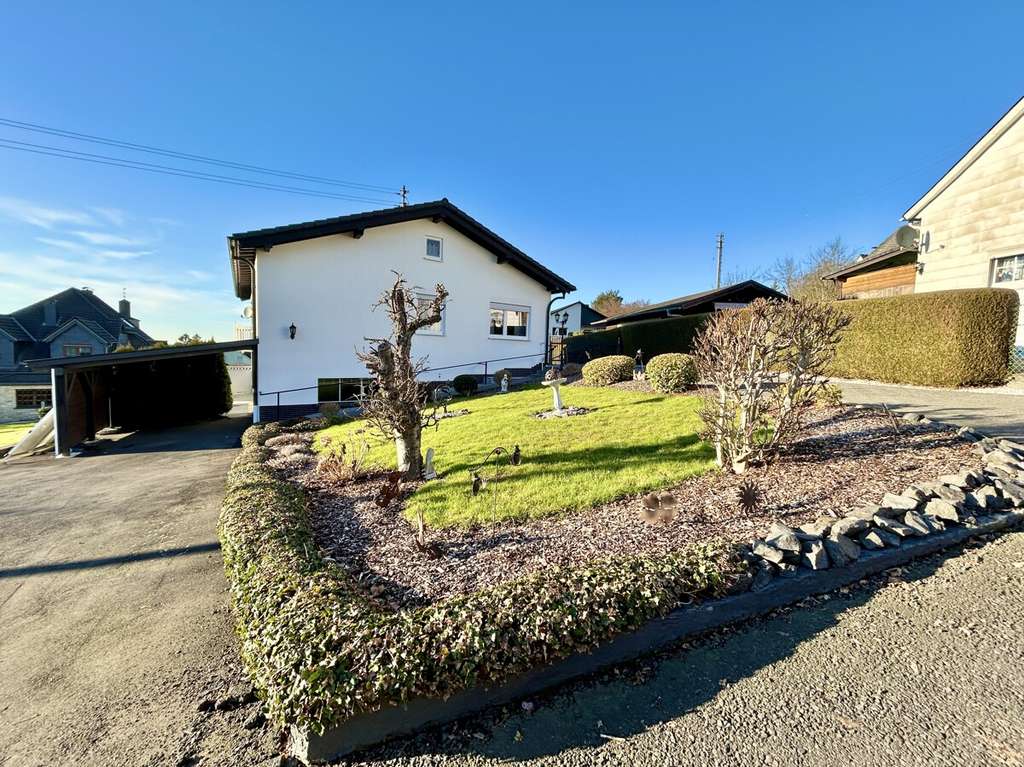 Immobilie in Kausen - **Charmantes Einfamilienhaus mit großzügiger und gepflegter Gartenanlage in Kausen** - Bild 2