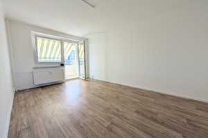Sonnige 3-Raumwohnung inkl. Loggia mit Markise - auch WG-geeignet! – Carl-Bobach-Straße 14, 9120 Chemnitz – Vorschaubild 9
