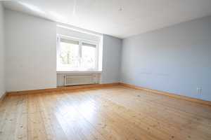Teilmodernisiertes Zweifamilienhaus mit Garage und Stellplatz auf 566 m² Grundstück – Annener Berg 3, 58454 Ennepe-Ruhr-Kreis – Vorschaubild 6