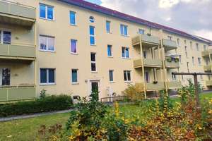 Attraktive Kapitalanlage: Helle 2-Raum-Wohnung mit Balkon und Blick ins Grüne