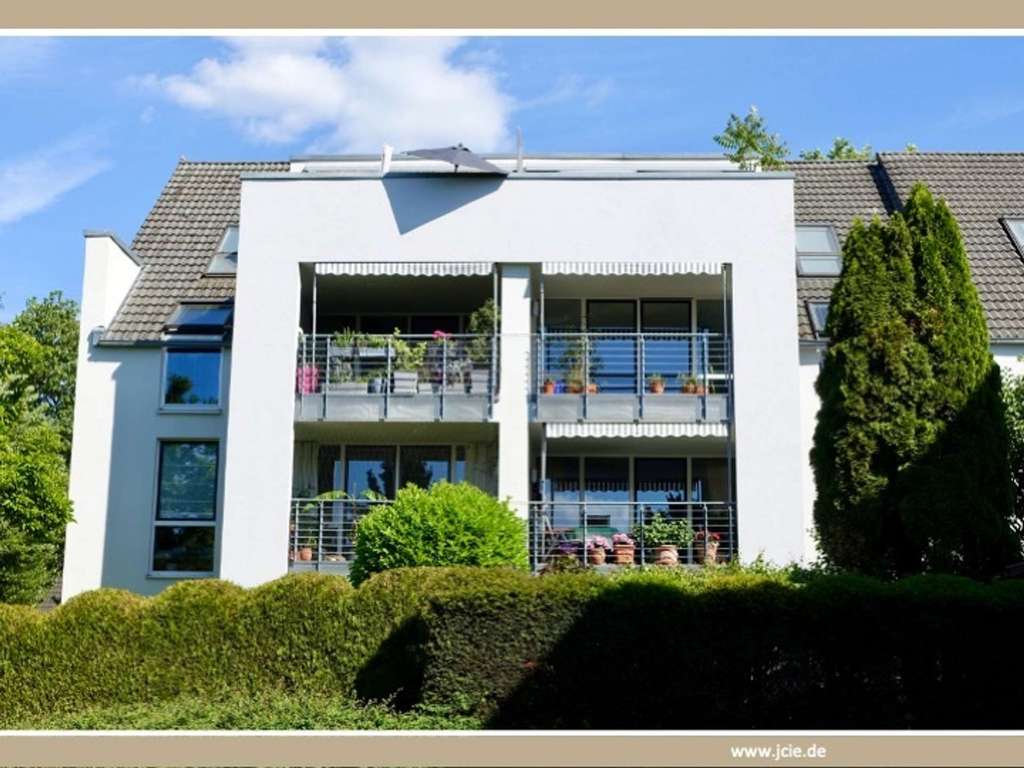 Stilvolle 3-Zimmer-Wohnung mit Tiefgaragenstellplatz in Düsseldorf-Lichtenbroich