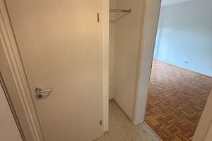 Geschmackvolle 2-Raum-Erdgeschosswohnung mit Einbauküche in Köln-Junkersdorf – Sterrenhofweg 43, 50858 Junkersdorf, Köln – Vorschaubild 7