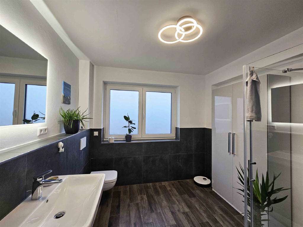 Immobilie in Essenheim - Neuwertiges und großzügiges Traumhaus mit Einliegerwohnung in erstklassiger Lage - Bild 4