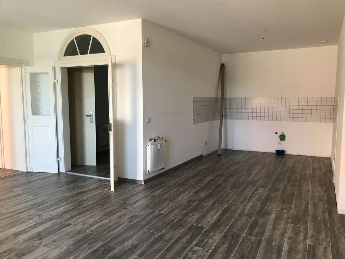 Wohnzimmer mit Küchenbereich