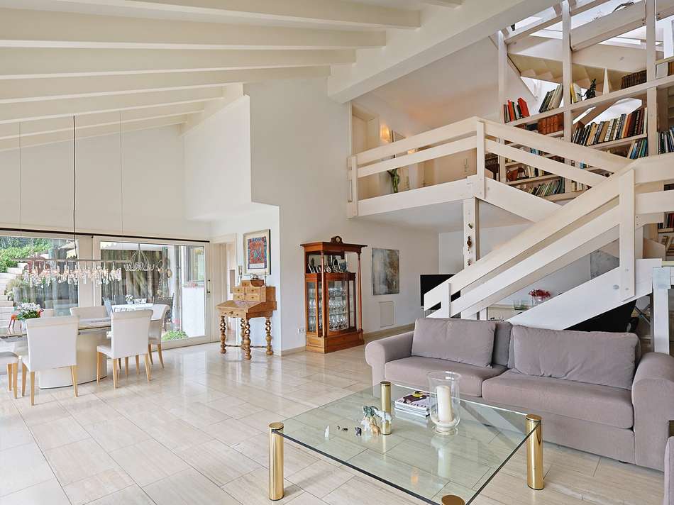 Gesamter Wohn- und Essberei...