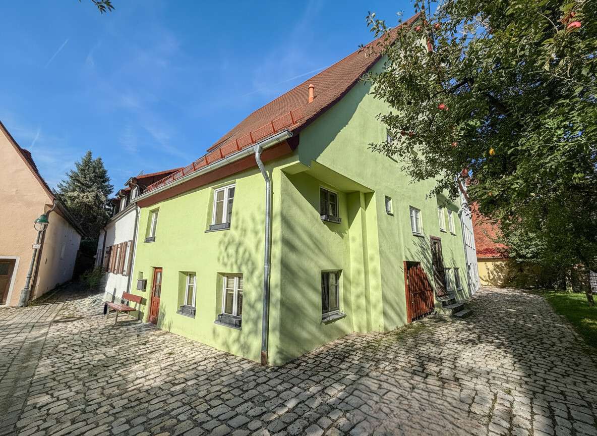 Entzückende Eigentumswohnung innerhalb der Stadtmauer Nördlingens mit Terrasse, Donau Ries Kreis – Bild 2