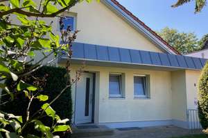 Schönes Einfamilienhaus mit Keller, Garage und großem Garten in ruhiger Lage in Hainhofen – Lerchenweg 8, 86356 Neusäß – Vorschaubild 1