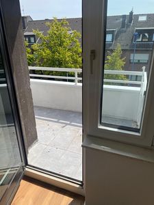 Provisionsfrei! Top renovierte Dachgeschosswohnung mit Balkon!