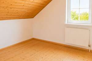 Großzügig leben & wohnen -  Besonderes Holzhaus mit großem Garten & Garage in Großalfalterbach – Die vollständige Adresse der Immobilie erhältst du vom Anbieter., 92364 Deining – Vorschaubild 12