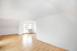 Helle großzügige 3 ZKB Dachwohnung mit sonniger Loggia und EBK zur Ablöse – Neuburger Straße 269, 86169 Hammerschmiede, Augsburg – Vorschaubild 8