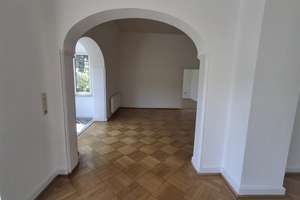 Repräsentative Altbaueleganz in Klingenberg.
5 Zimmer Mietwohnung! – Die vollständige Adresse der Immobilie erhältst du vom Anbieter., 63911 Klingenberg am Main – Vorschaubild 16